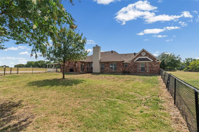 627 County Road 4445, Trenton, TX 75490