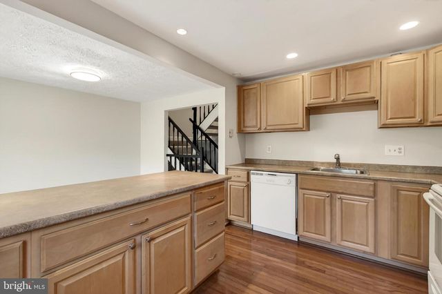 337 GUNDRY DR, Falls Church, VA 22046