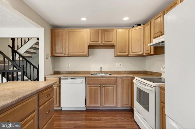 337 GUNDRY DR, Falls Church, VA 22046