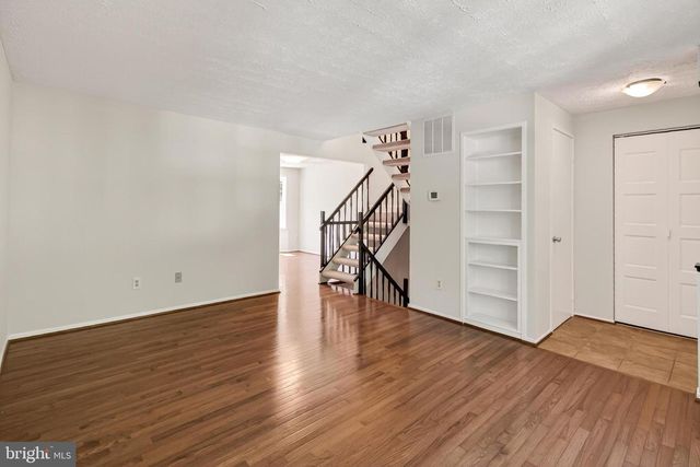 337 GUNDRY DR, Falls Church, VA 22046