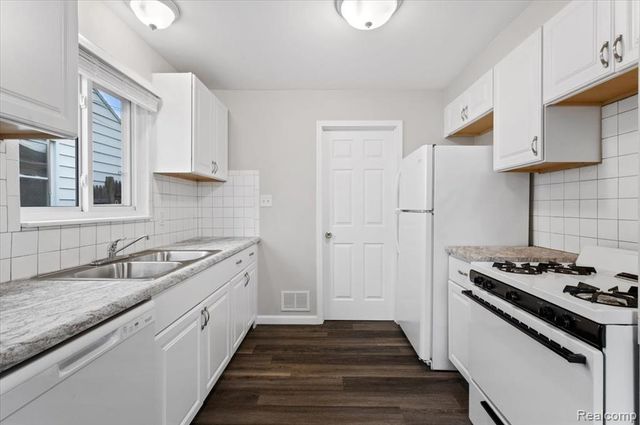 22417 Maxine Street, Saint Clair Shores, MI 48080