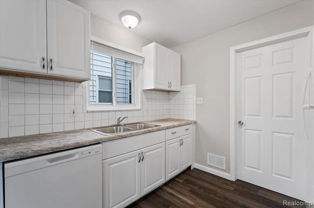 22417 Maxine Street, Saint Clair Shores, MI 48080