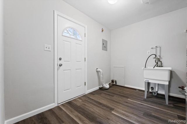 22417 Maxine Street, Saint Clair Shores, MI 48080