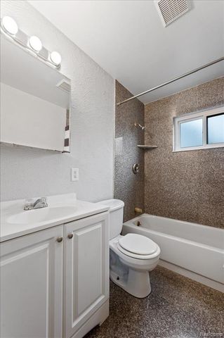 22417 Maxine Street, Saint Clair Shores, MI 48080