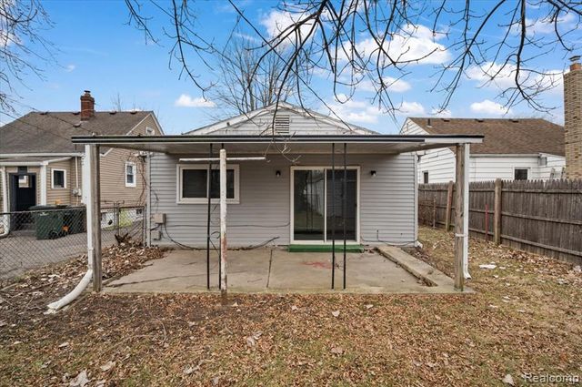 22417 Maxine Street, Saint Clair Shores, MI 48080