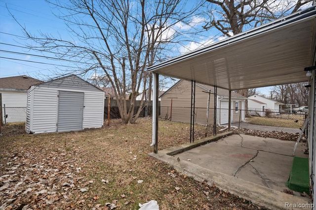 22417 Maxine Street, Saint Clair Shores, MI 48080