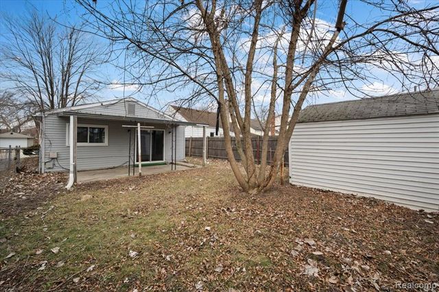 22417 Maxine Street, Saint Clair Shores, MI 48080