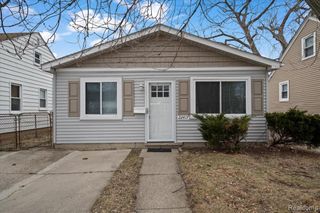 22417 Maxine Street, Saint Clair Shores, MI 48080
