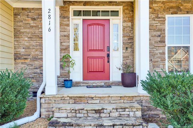 2816 Sand Trap Lane, Hope Mills, NC 28348