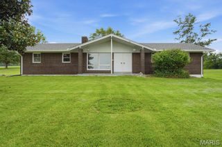 57 W Ofallon Drive, O'fallon, MO 63366