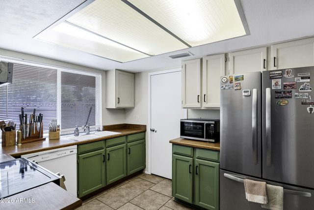 4648 W CONTINENTAL Drive, Glendale, AZ 85308