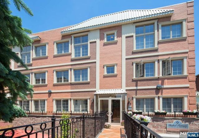 124 68th Street 102, Guttenberg, NJ 07093