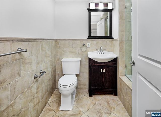 124 68th Street 102, Guttenberg, NJ 07093