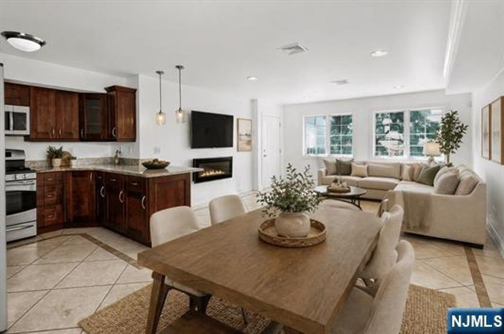 124 68th Street 102, Guttenberg, NJ 07093