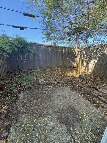 2727 Welborn Street 112, Dallas, TX 75219