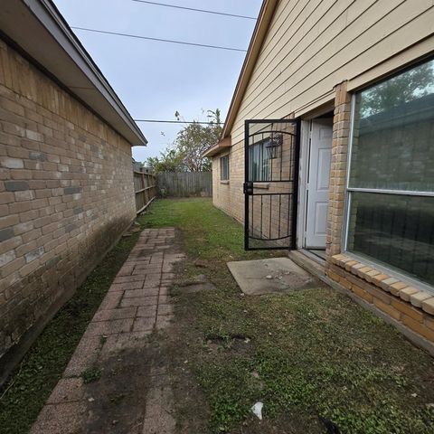 11531 Villa Heights Drive, Houston, TX 77066