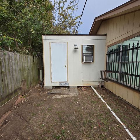 11531 Villa Heights Drive, Houston, TX 77066