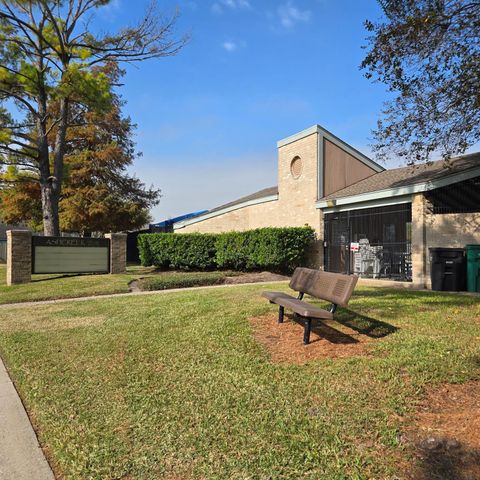 11531 Villa Heights Drive, Houston, TX 77066