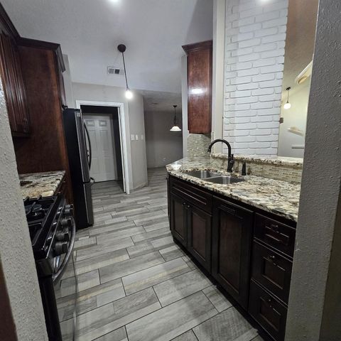 11531 Villa Heights Drive, Houston, TX 77066