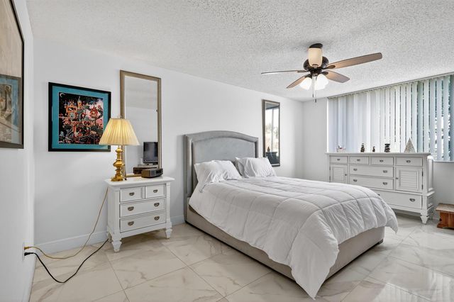 110 Half Moon Circle D2, Hypoluxo, FL 33462