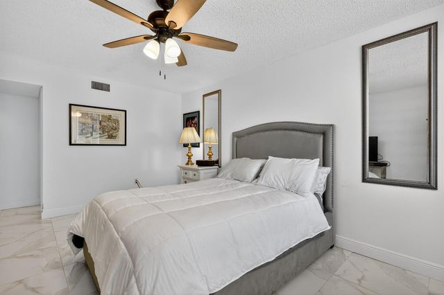 110 Half Moon Circle D2, Hypoluxo, FL 33462