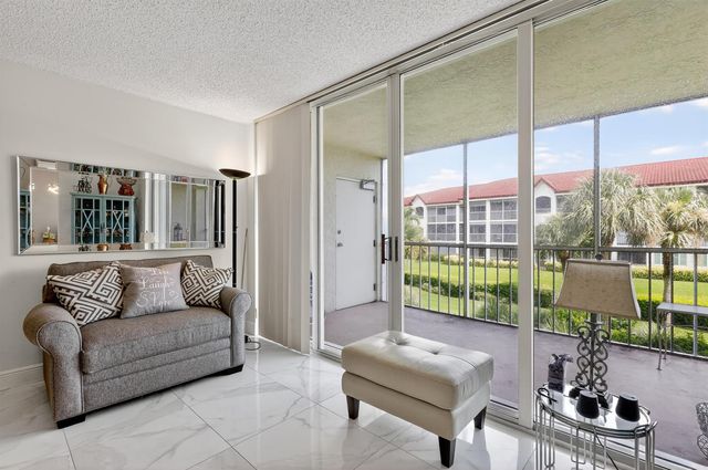 110 Half Moon Circle D2, Hypoluxo, FL 33462