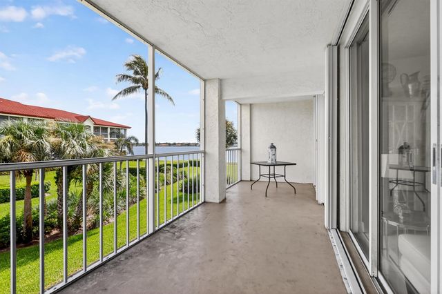 110 Half Moon Circle D2, Hypoluxo, FL 33462