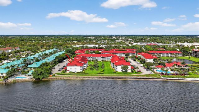 110 Half Moon Circle D2, Hypoluxo, FL 33462