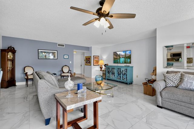 110 Half Moon Circle D2, Hypoluxo, FL 33462