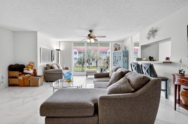 110 Half Moon Circle D2, Hypoluxo, FL 33462