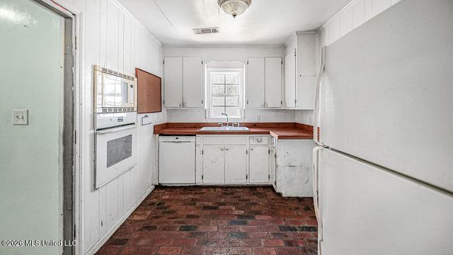 3215 Detroit Avenue, Pascagoula, MS 39581