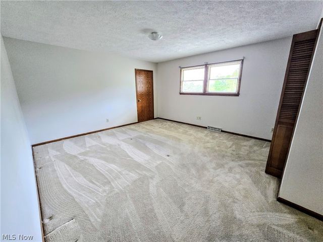 121 Beckett Court, St Clairsville, OH 43950