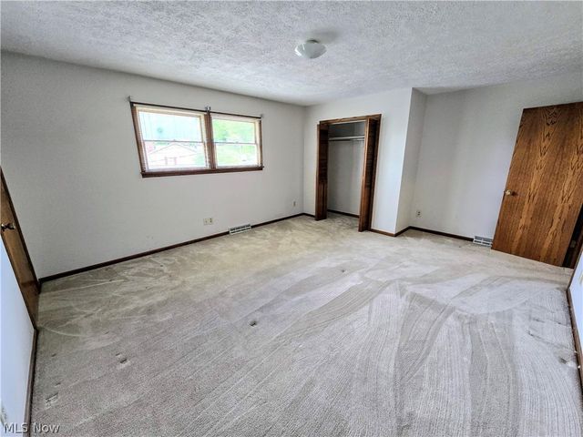 121 Beckett Court, St Clairsville, OH 43950