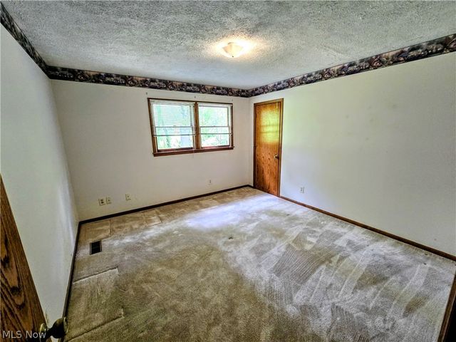 121 Beckett Court, St Clairsville, OH 43950