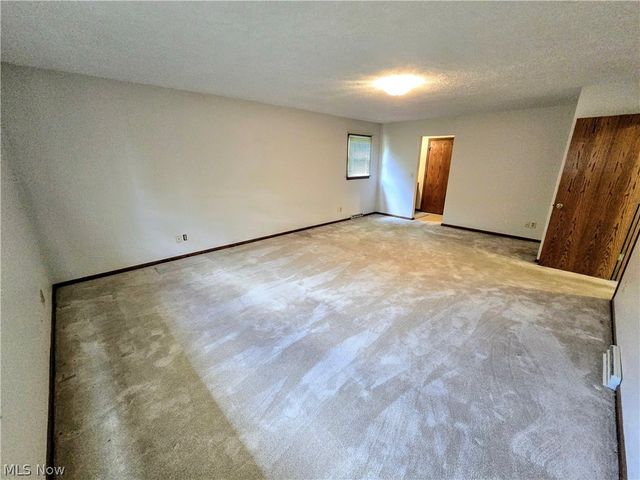 121 Beckett Court, St Clairsville, OH 43950