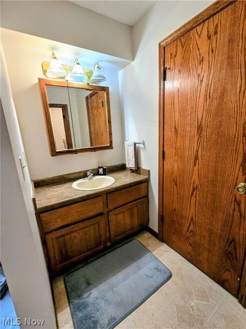 121 Beckett Court, St Clairsville, OH 43950