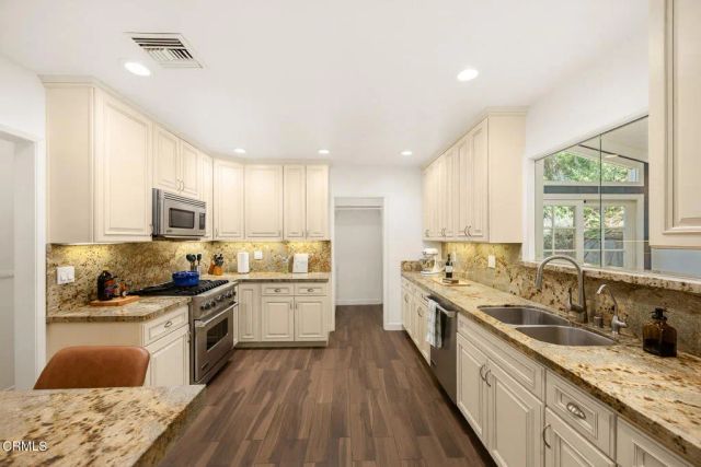 10022 Moy Lane, Sunland, CA 91040