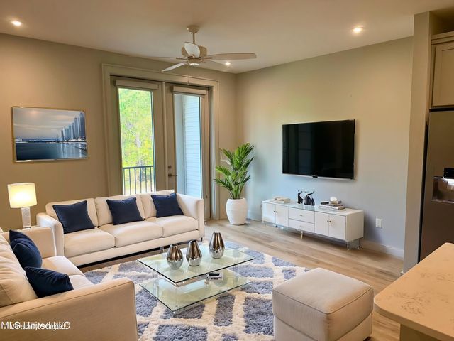 2501 Bienville Boulevard, 523, Ocean Springs, MS 39564