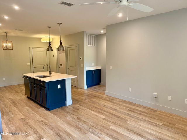 2501 Bienville Boulevard, 523, Ocean Springs, MS 39564