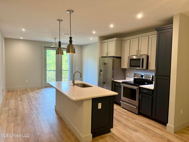 2501 Bienville Boulevard, 523, Ocean Springs, MS 39564