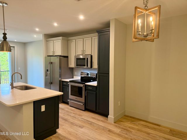 2501 Bienville Boulevard, 523, Ocean Springs, MS 39564