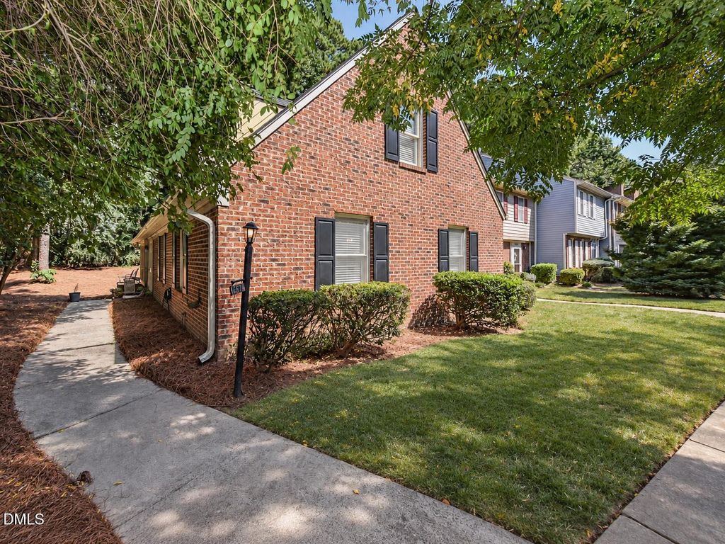 5674 Hamstead Crossing, Raleigh, NC 27612