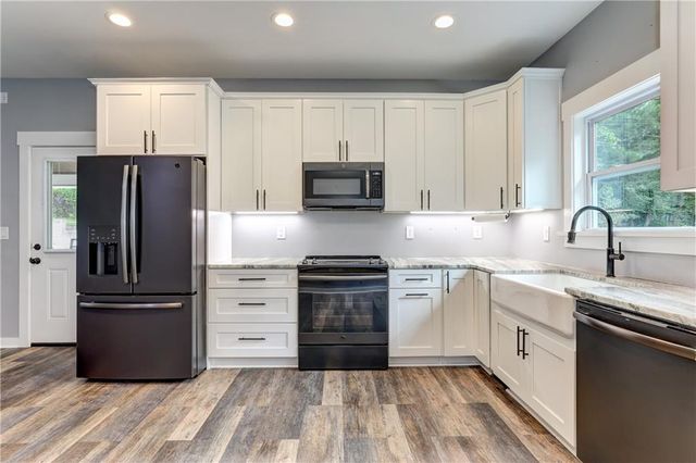 623 Sweetwater Creek Drive, Canton, GA 30114