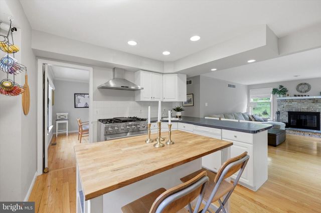 320 MAPLE AVE, Wyncote, PA 19095