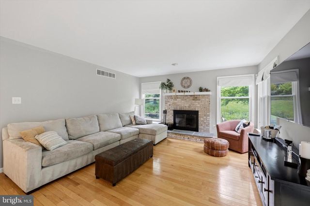 320 MAPLE AVE, Wyncote, PA 19095