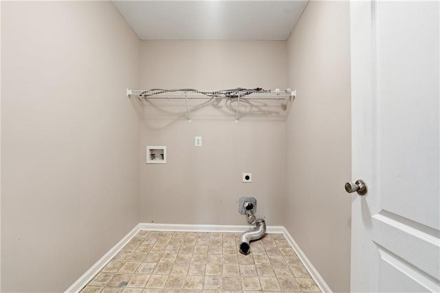 1328 Avington Glen Dr, Lawrenceville, GA 30045