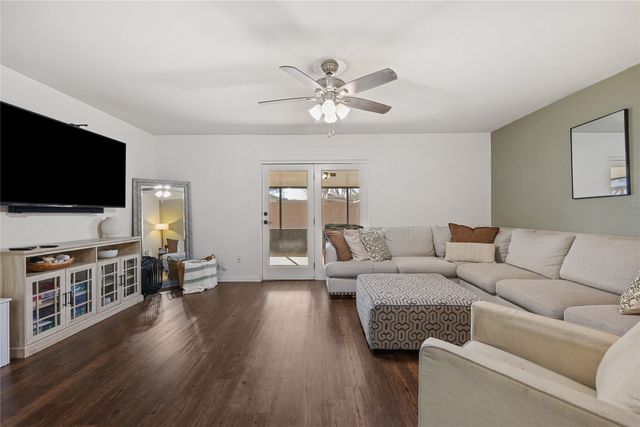 2210 Clover Park Drive, Arlington, TX 76013