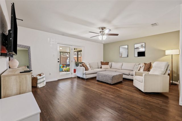 2210 Clover Park Drive, Arlington, TX 76013