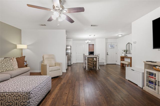 2210 Clover Park Drive, Arlington, TX 76013