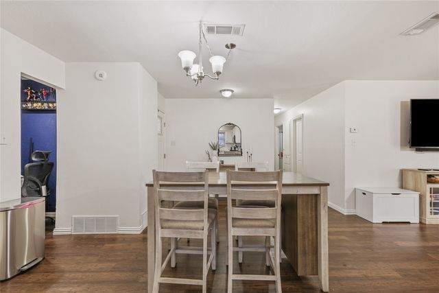 2210 Clover Park Drive, Arlington, TX 76013